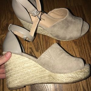 Big Buddha size 8 tan wedge espadrilles